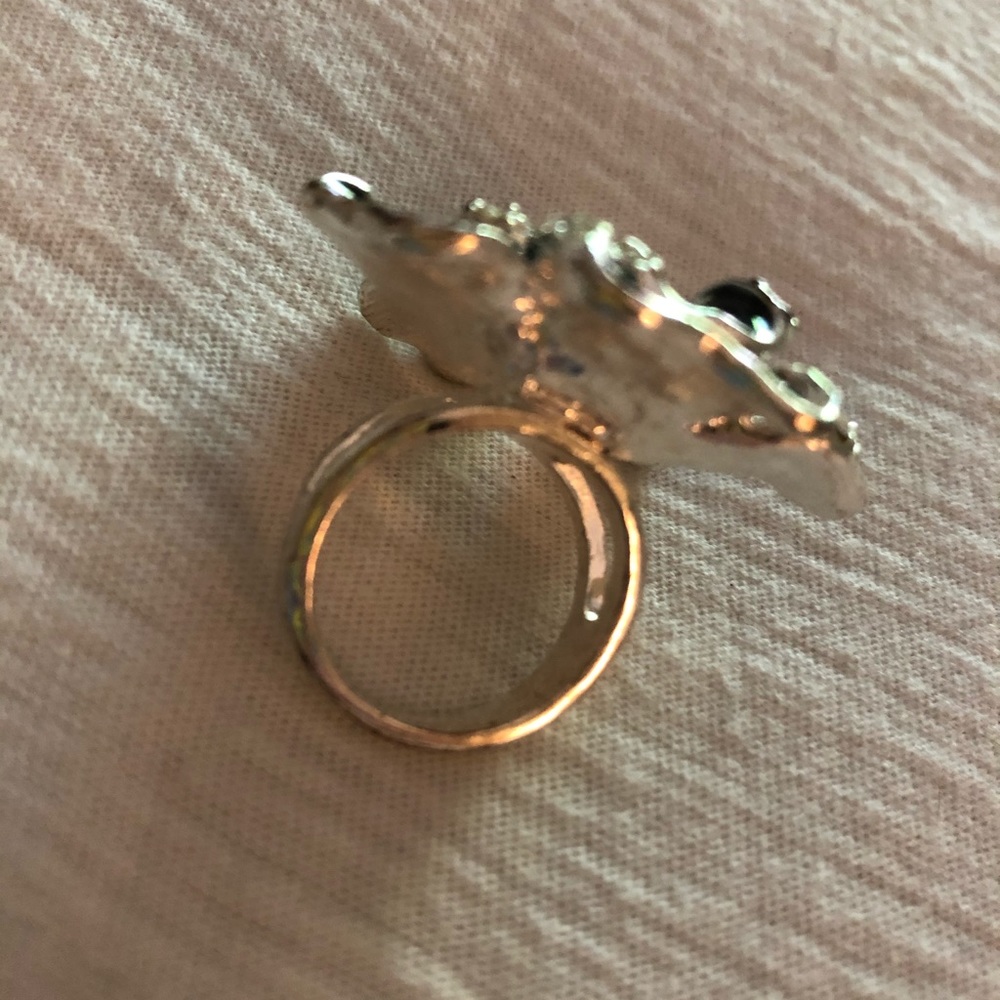 Ring - Picture 2 of 4